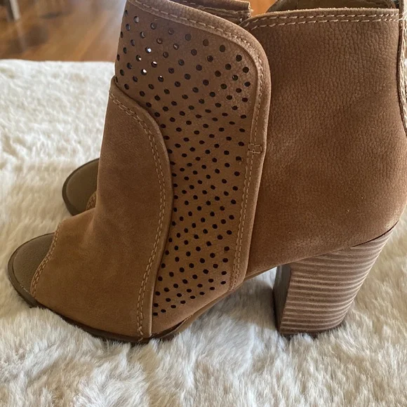Lucky Brand size 8 peep toe booties. - Picture 3 of 7